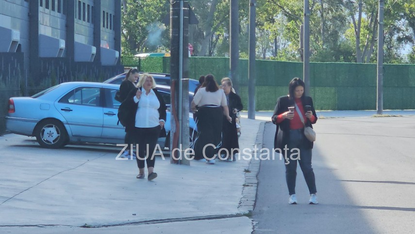 foto video angajatii magnum games protesteaza chiar in aceste momente in fata sediului din constanta foto video angajatii magnum games protesteaza chiar in aceste momente in fata sediului din constanta