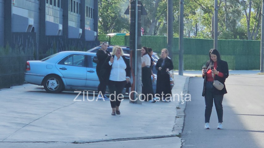foto video angajatii magnum games protesteaza chiar in aceste momente in fata sediului din constanta foto video angajatii magnum games protesteaza chiar in aceste momente in fata sediului din constanta