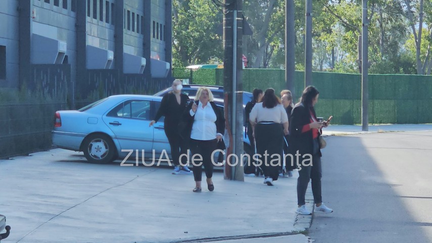foto video angajatii magnum games protesteaza chiar in aceste momente in fata sediului din constanta foto video angajatii magnum games protesteaza chiar in aceste momente in fata sediului din constanta