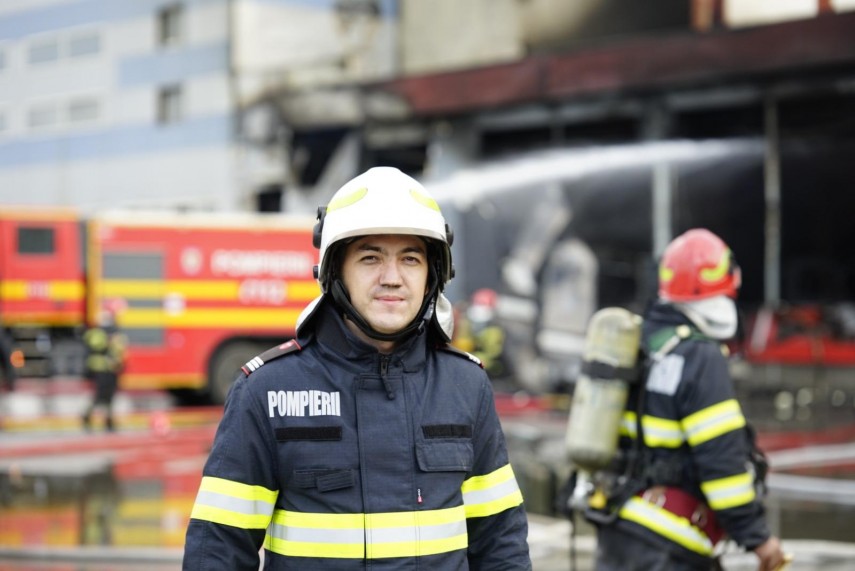 foto incendiu de proportii la fabrica de celuloza din drobeta turnu severin peste 70 de pompieri lupta foto incendiu de proportii la fabrica de celuloza din drobeta turnu severin peste 70 de pompieri lupta
