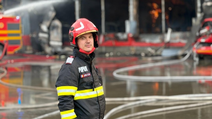 foto incendiu de proportii la fabrica de celuloza din drobeta turnu severin peste 70 de pompieri lupta foto incendiu de proportii la fabrica de celuloza din drobeta turnu severin peste 70 de pompieri lupta