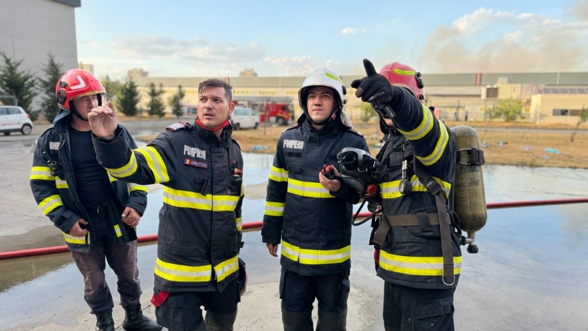 foto incendiu de proportii la fabrica de celuloza din drobeta turnu severin peste 70 de pompieri lupta foto incendiu de proportii la fabrica de celuloza din drobeta turnu severin peste 70 de pompieri lupta