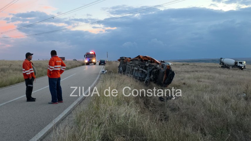 stiri constanta azi foto video update accident pe dn22 la intrarea in sacele cu microbuz rasturnat sase stiri constanta azi foto video update accident pe dn22 la intrarea in sacele cu microbuz rasturnat sase