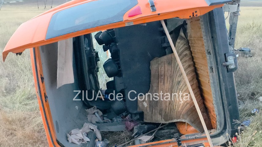 stiri constanta azi foto video update accident pe dn22 la intrarea in sacele cu microbuz rasturnat sase stiri constanta azi foto video update accident pe dn22 la intrarea in sacele cu microbuz rasturnat sase