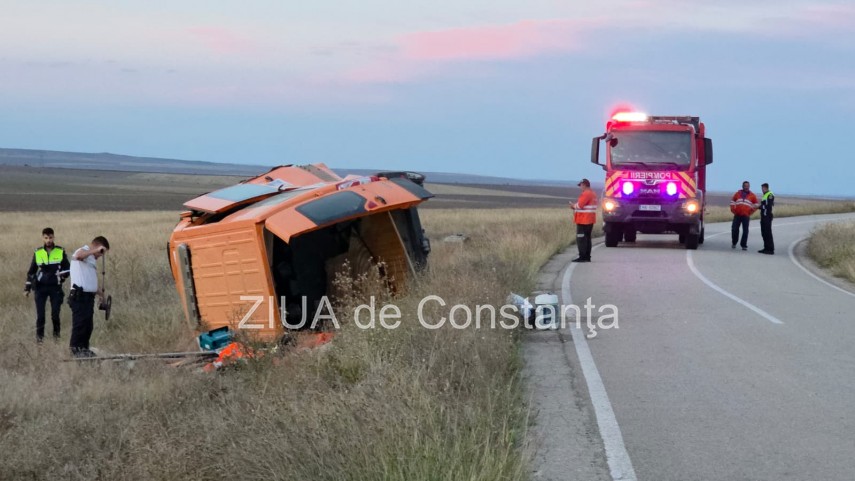 stiri constanta azi foto video update accident pe dn22 la intrarea in sacele cu microbuz rasturnat sase stiri constanta azi foto video update accident pe dn22 la intrarea in sacele cu microbuz rasturnat sase