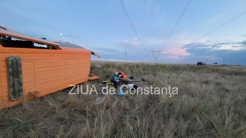stiri constanta azi foto video update accident pe dn22 la intrarea in sacele cu microbuz rasturnat sase stiri constanta azi foto video update accident pe dn22 la intrarea in sacele cu microbuz rasturnat sase