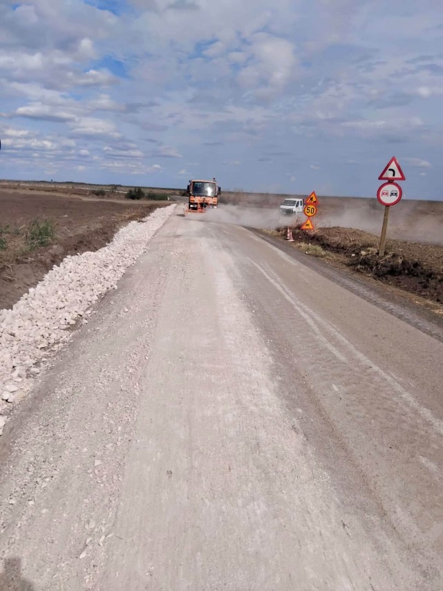 stiri constanta foto lucrari pe dj222 intre pestera si pietreni drumul va fi asfaltat pe toata latimea stiri constanta foto lucrari pe dj222 intre pestera si pietreni drumul va fi asfaltat pe toata latimea