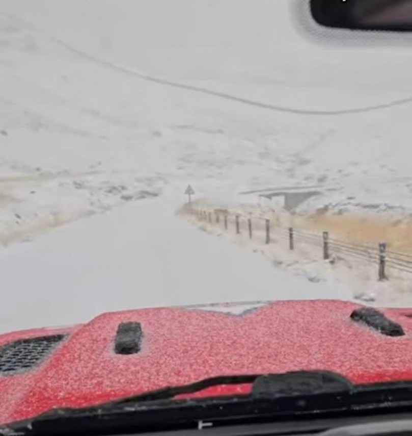 video atentie soferi a nins seara trecuta pe transfagarasan 954089 video atentie soferi a nins seara trecuta pe transfagarasan 954089