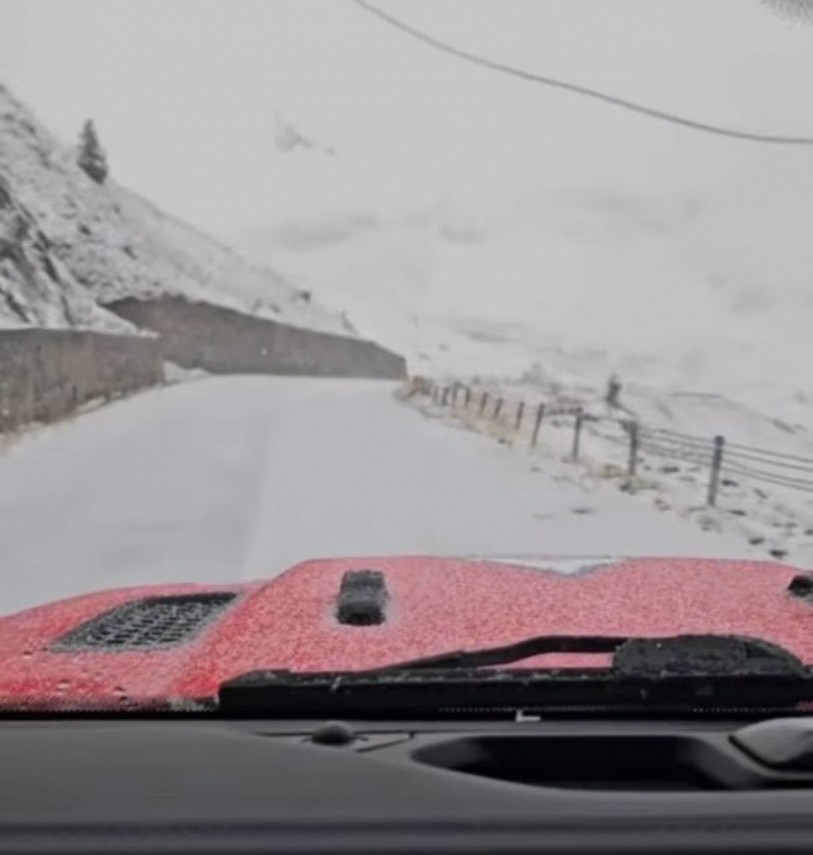 video atentie soferi a nins seara trecuta pe transfagarasan 954089 video atentie soferi a nins seara trecuta pe transfagarasan 954089