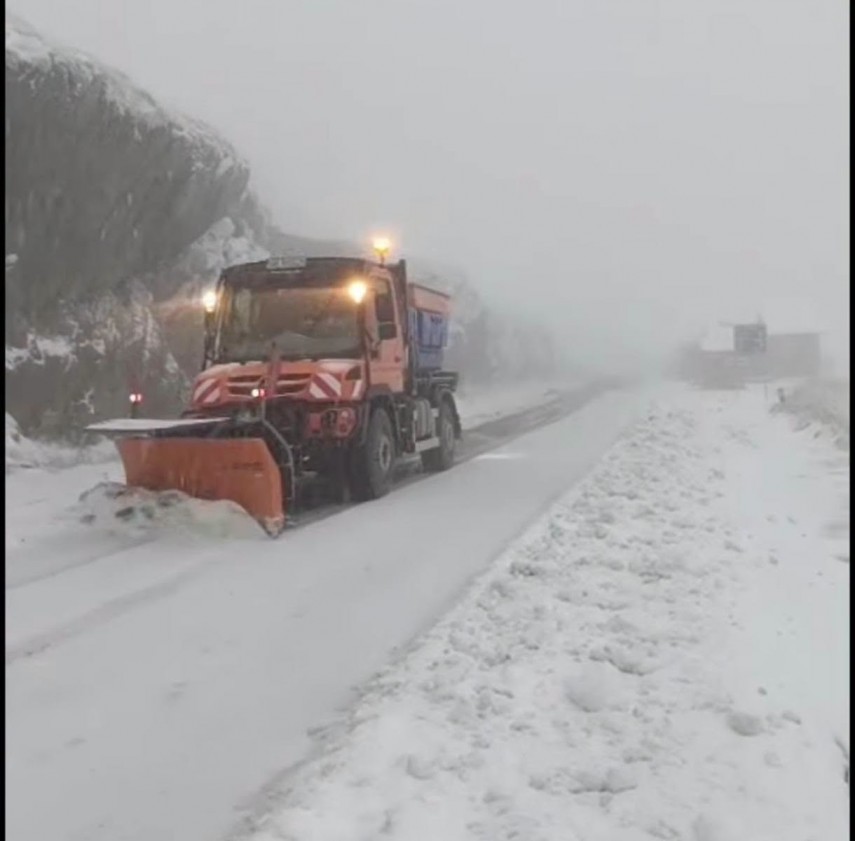 video atentie soferi a nins seara trecuta pe transfagarasan 954089 video atentie soferi a nins seara trecuta pe transfagarasan 954089