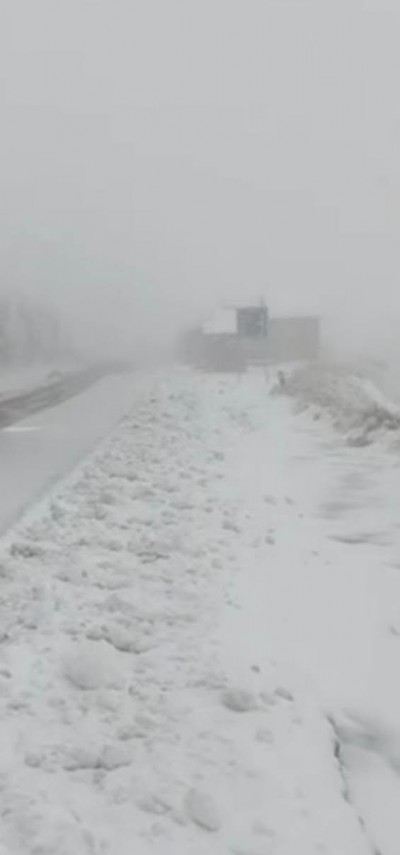 video atentie soferi a nins seara trecuta pe transfagarasan 954089 video atentie soferi a nins seara trecuta pe transfagarasan 954089