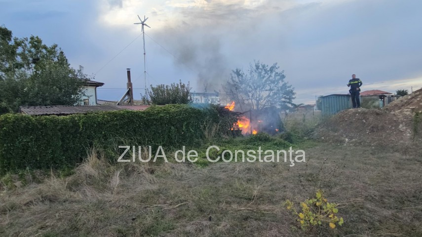 stiri constanta foto video incendiu in cumpana baraci cuprinse de flacari 954205 stiri constanta foto video incendiu in cumpana baraci cuprinse de flacari 954205