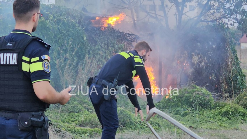 stiri constanta foto video incendiu in cumpana baraci cuprinse de flacari 954205 stiri constanta foto video incendiu in cumpana baraci cuprinse de flacari 954205