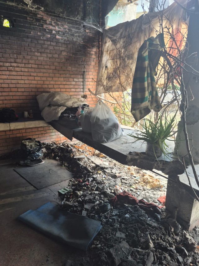 arimex comexim 2000 srl foto drama unui fost gardian din navodari bolnav fara locuinta si cu rani grave arimex comexim 2000 srl foto drama unui fost gardian din navodari bolnav fara locuinta si cu rani grave