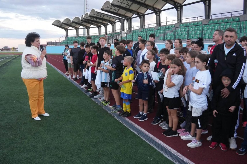 peste 300 de participanti la cross by night beactive de la cumpana fiecare copil care s a asezat la linia peste 300 de participanti la cross by night beactive de la cumpana fiecare copil care s a asezat la linia