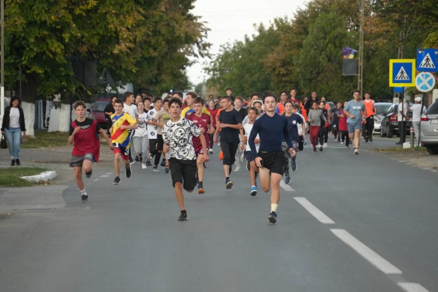 peste 300 de participanti la cross by night beactive de la cumpana fiecare copil care s a asezat la linia peste 300 de participanti la cross by night beactive de la cumpana fiecare copil care s a asezat la linia