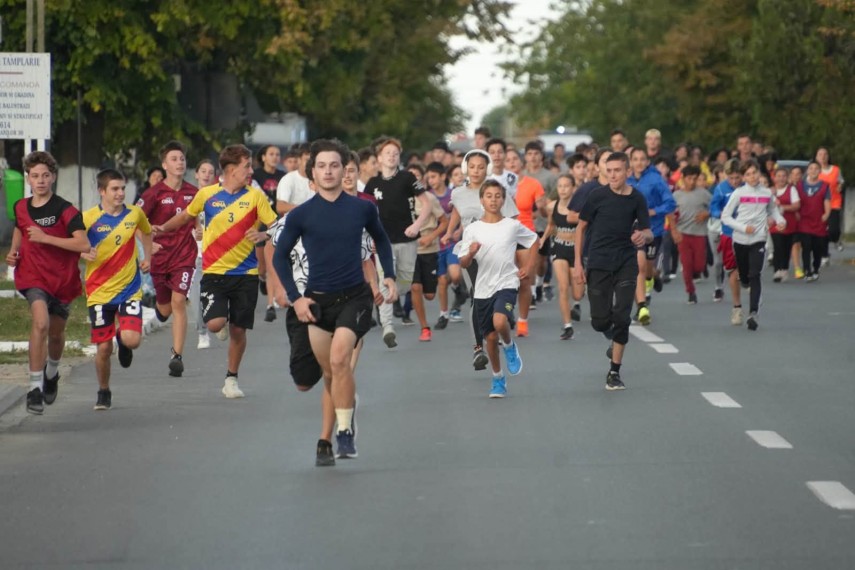 peste 300 de participanti la cross by night beactive de la cumpana fiecare copil care s a asezat la linia peste 300 de participanti la cross by night beactive de la cumpana fiecare copil care s a asezat la linia