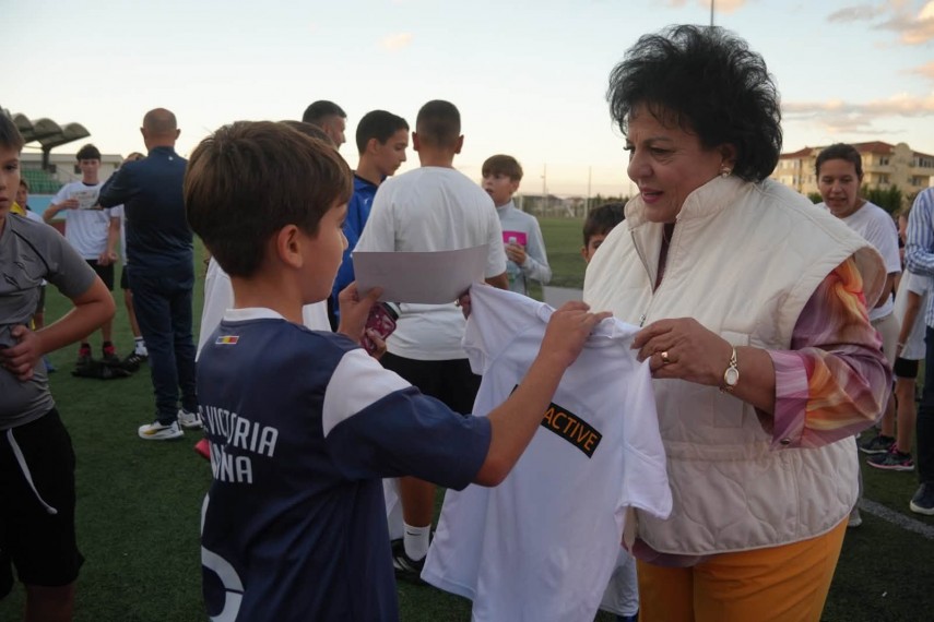 peste 300 de participanti la cross by night beactive de la cumpana fiecare copil care s a asezat la linia peste 300 de participanti la cross by night beactive de la cumpana fiecare copil care s a asezat la linia