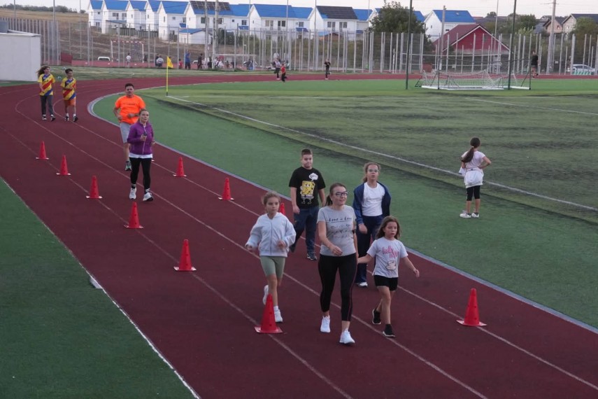 peste 300 de participanti la cross by night beactive de la cumpana fiecare copil care s a asezat la linia peste 300 de participanti la cross by night beactive de la cumpana fiecare copil care s a asezat la linia