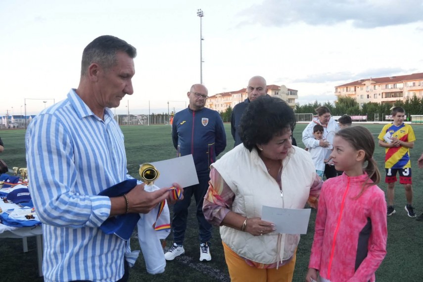 peste 300 de participanti la cross by night beactive de la cumpana fiecare copil care s a asezat la linia peste 300 de participanti la cross by night beactive de la cumpana fiecare copil care s a asezat la linia