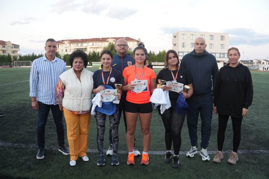 peste 300 de participanti la cross by night beactive de la cumpana fiecare copil care s a asezat la linia peste 300 de participanti la cross by night beactive de la cumpana fiecare copil care s a asezat la linia