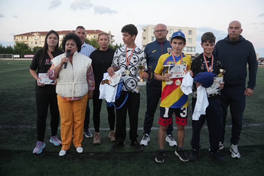 peste 300 de participanti la cross by night beactive de la cumpana fiecare copil care s a asezat la linia peste 300 de participanti la cross by night beactive de la cumpana fiecare copil care s a asezat la linia