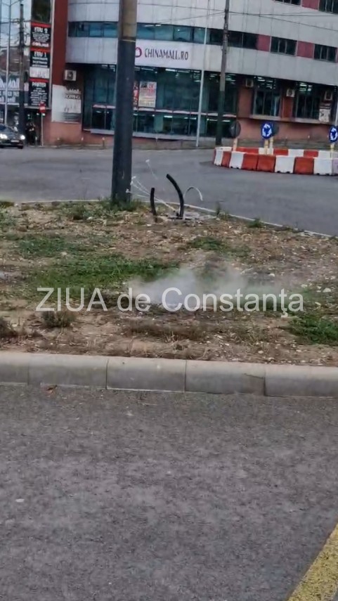 foto video o noua posibila avarie in constanta abur abundent din canalizare la intersectia strazilor foto video o noua posibila avarie in constanta abur abundent din canalizare la intersectia strazilor