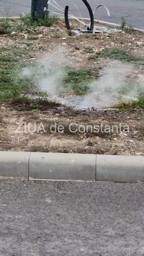 foto video o noua posibila avarie in constanta abur abundent din canalizare la intersectia strazilor foto video o noua posibila avarie in constanta abur abundent din canalizare la intersectia strazilor