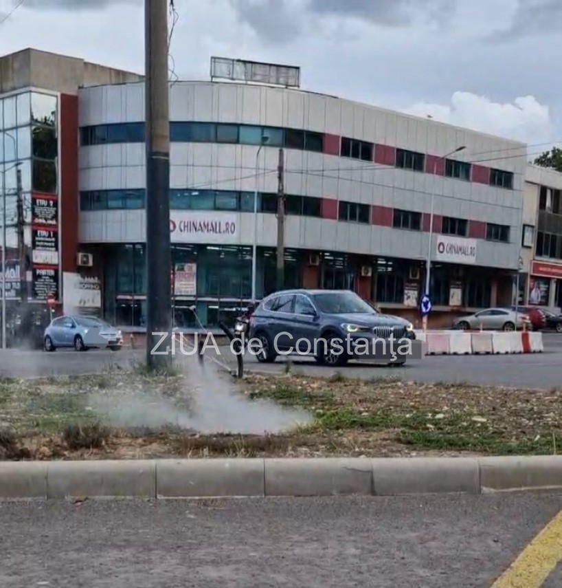foto video o noua posibila avarie in constanta abur abundent din canalizare la intersectia strazilor foto video o noua posibila avarie in constanta abur abundent din canalizare la intersectia strazilor