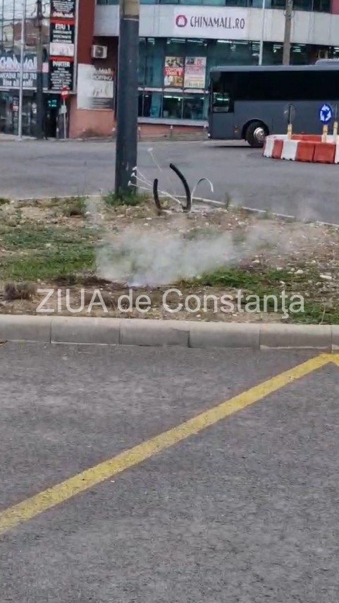 foto video o noua posibila avarie in constanta abur abundent din canalizare la intersectia strazilor foto video o noua posibila avarie in constanta abur abundent din canalizare la intersectia strazilor