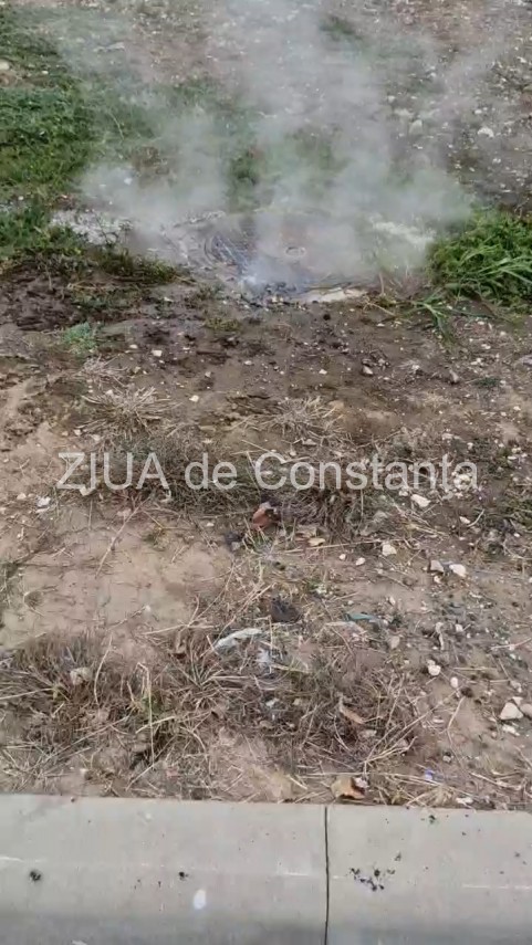 foto video o noua posibila avarie in constanta abur abundent din canalizare la intersectia strazilor foto video o noua posibila avarie in constanta abur abundent din canalizare la intersectia strazilor