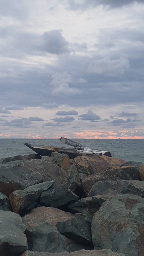 foto video posibil fragment de drona depistat pe stabilopozi la agigea judetul constanta 954511 foto video posibil fragment de drona depistat pe stabilopozi la agigea judetul constanta 954511