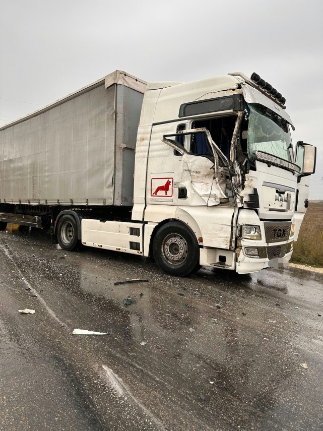foto accident rutier intre valea dacilor si medgidia doua tir uri s au ciocnit traficul este complet foto accident rutier intre valea dacilor si medgidia doua tir uri s au ciocnit traficul este complet