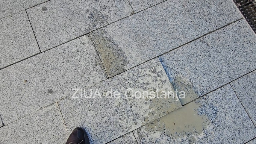 foto pavaj denivelat si mobilier urban degradat pe strada stefan cel mare din constanta pietonii nevoiti foto pavaj denivelat si mobilier urban degradat pe strada stefan cel mare din constanta pietonii nevoiti