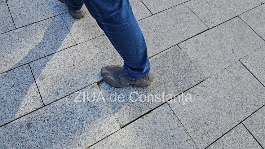 foto pavaj denivelat si mobilier urban degradat pe strada stefan cel mare din constanta pietonii nevoiti foto pavaj denivelat si mobilier urban degradat pe strada stefan cel mare din constanta pietonii nevoiti