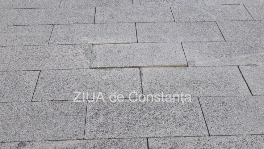 foto pavaj denivelat si mobilier urban degradat pe strada stefan cel mare din constanta pietonii nevoiti foto pavaj denivelat si mobilier urban degradat pe strada stefan cel mare din constanta pietonii nevoiti