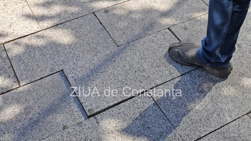 foto pavaj denivelat si mobilier urban degradat pe strada stefan cel mare din constanta pietonii nevoiti foto pavaj denivelat si mobilier urban degradat pe strada stefan cel mare din constanta pietonii nevoiti