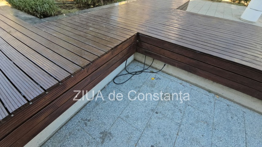 foto pavaj denivelat si mobilier urban degradat pe strada stefan cel mare din constanta pietonii nevoiti foto pavaj denivelat si mobilier urban degradat pe strada stefan cel mare din constanta pietonii nevoiti