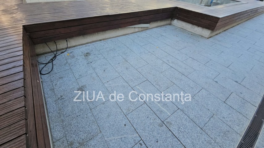 foto pavaj denivelat si mobilier urban degradat pe strada stefan cel mare din constanta pietonii nevoiti foto pavaj denivelat si mobilier urban degradat pe strada stefan cel mare din constanta pietonii nevoiti
