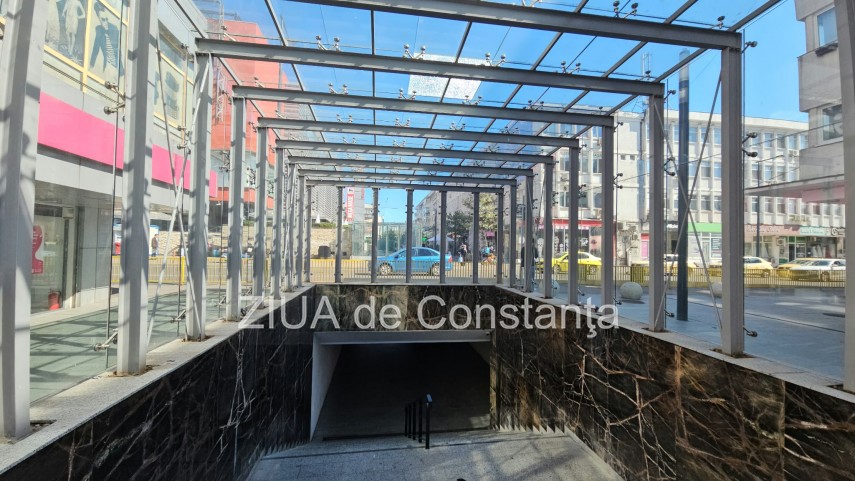 foto pavaj denivelat si mobilier urban degradat pe strada stefan cel mare din constanta pietonii nevoiti foto pavaj denivelat si mobilier urban degradat pe strada stefan cel mare din constanta pietonii nevoiti