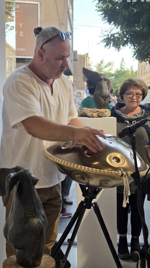 artist din constanta expozitia matriarhatul pamantului zeite semnata de ciprian ariciu deschisa publicului artist din constanta expozitia matriarhatul pamantului zeite semnata de ciprian ariciu deschisa publicului