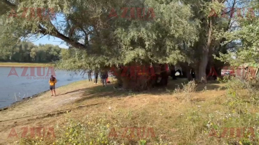 foto video autoturism scufundat in lacul bentu mare victima a fost extrasa din ape de scafandri iar masina foto video autoturism scufundat in lacul bentu mare victima a fost extrasa din ape de scafandri iar masina