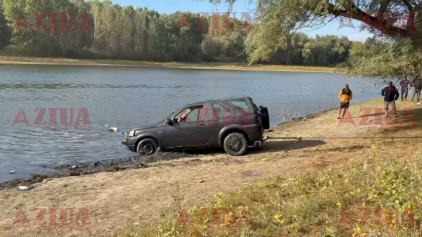 foto video autoturism scufundat in lacul bentu mare victima a fost extrasa din ape de scafandri iar masina foto video autoturism scufundat in lacul bentu mare victima a fost extrasa din ape de scafandri iar masina
