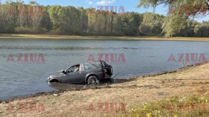 foto video autoturism scufundat in lacul bentu mare victima a fost extrasa din ape de scafandri iar masina foto video autoturism scufundat in lacul bentu mare victima a fost extrasa din ape de scafandri iar masina