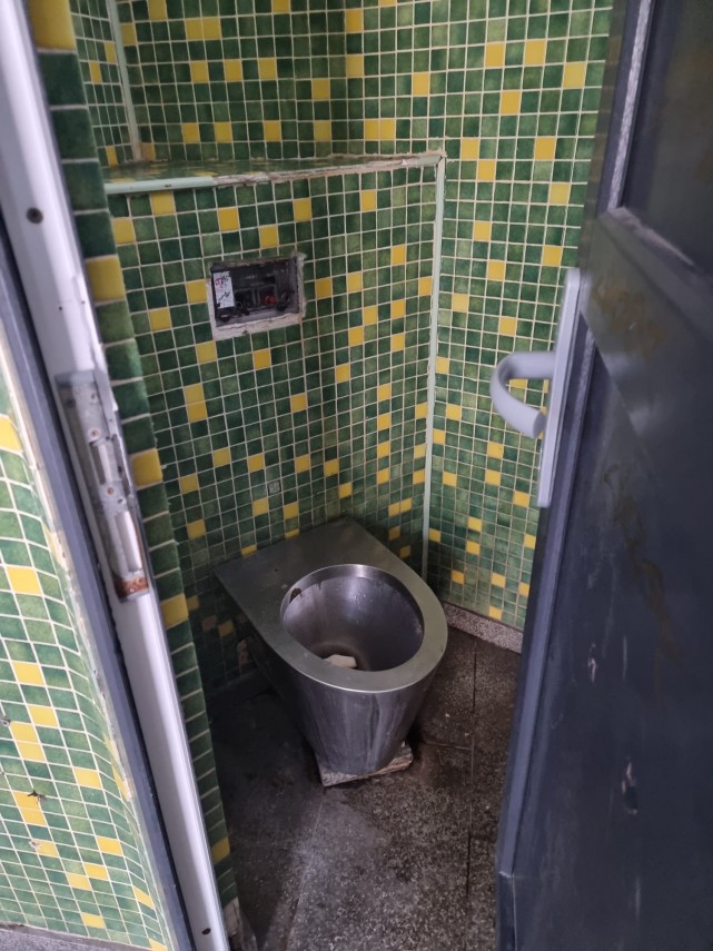 constanteanul suparat foto toaleta publica din parcul arheologic din constanta in stare deplorabila wc constanteanul suparat foto toaleta publica din parcul arheologic din constanta in stare deplorabila wc