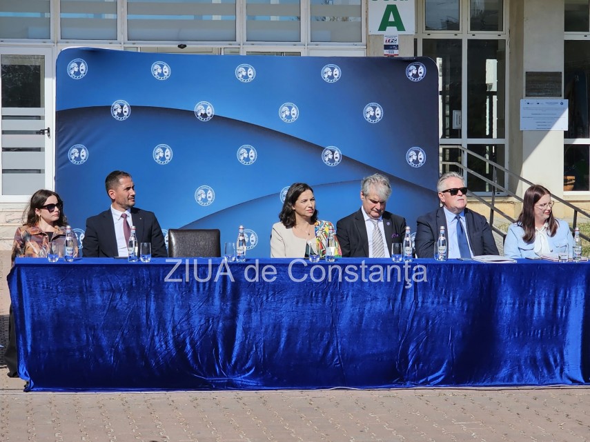 foto video universitatea ovidius din constanta isi deschide astazi noul an universitar 955130 foto video universitatea ovidius din constanta isi deschide astazi noul an universitar 955130