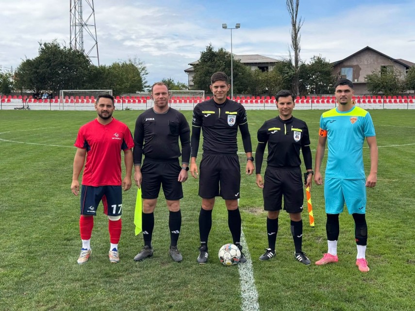 În brigada de arbitri, de la stânga la dreapta: Michail Psilitelis, George Moșoiu și Paul Lupu. Sursa foto: Facebook (Comisia Județeană de Arbitri Constanța)