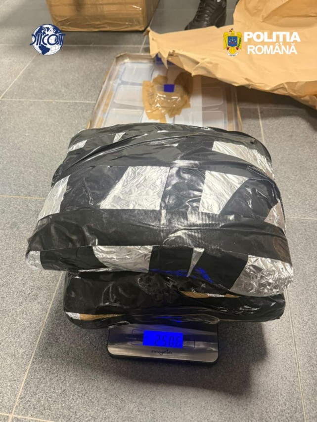 foto video tanar de 22 de ani prins in flagrant la brasov cu 6 kilograme de canabis diicot a cerut arestarea foto video tanar de 22 de ani prins in flagrant la brasov cu 6 kilograme de canabis diicot a cerut arestarea