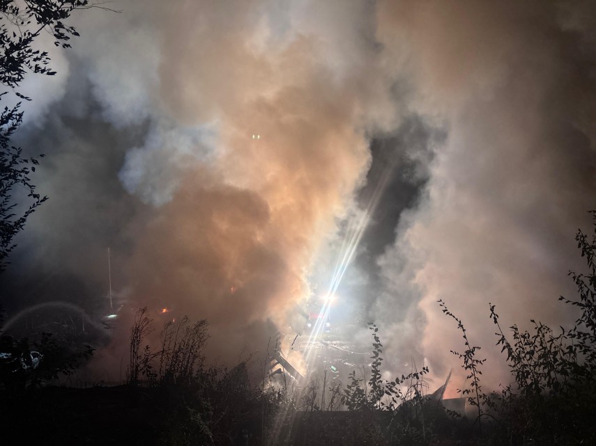 foto incendiu devastator la mai multe anexe ale manastirii bisericani din judetul neamt focul ar fi fost foto incendiu devastator la mai multe anexe ale manastirii bisericani din judetul neamt focul ar fi fost