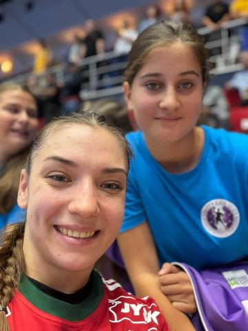 handbal junioarele cs happy kids medgidia vis implinit au fost alaturi de staruri mondiale galerie foto handbal junioarele cs happy kids medgidia vis implinit au fost alaturi de staruri mondiale galerie foto